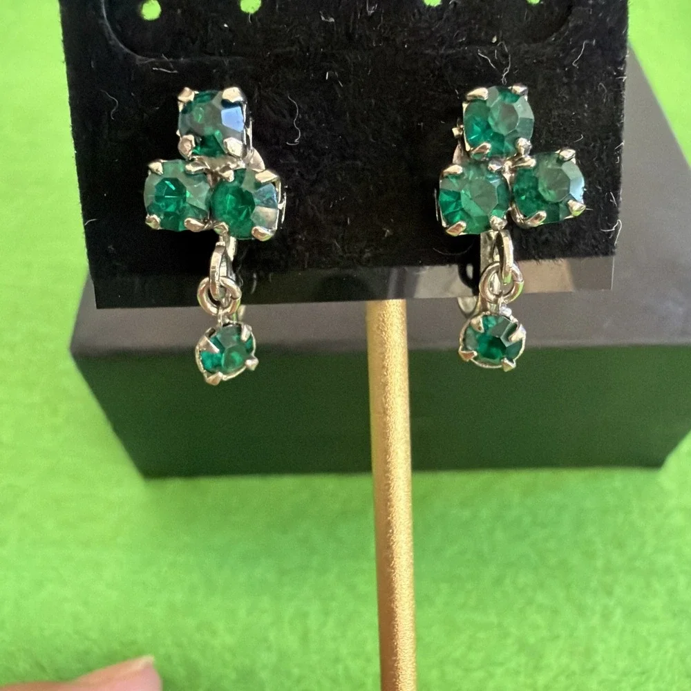 Vtg 1940s Irish Celtic Emerald Green Rhinestone Dangle Drop Clip On Earrings